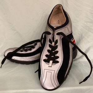 Donald J Pliner sneakers. Sz 7m. Made in Italy